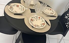 Próx. ao shopping, para 10 pessoas, ar condicionado e garagem APT B